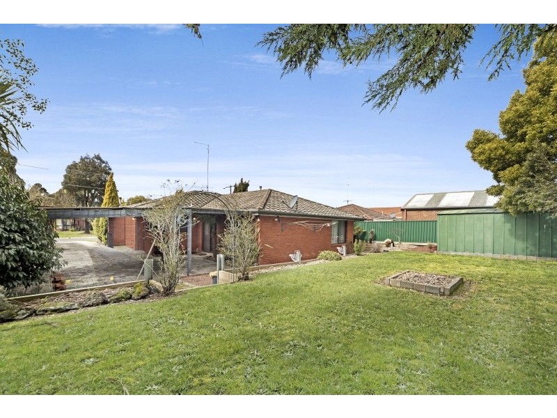 10 Melvyn Crescent, Mount Clear VIC 3350
