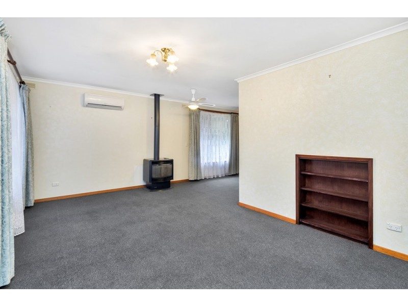 11 McNulty Drive, Wendouree VIC 3355