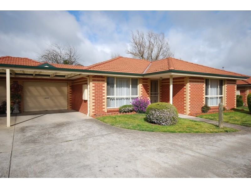 2/272 Albert Street, Sebastopol VIC 3356