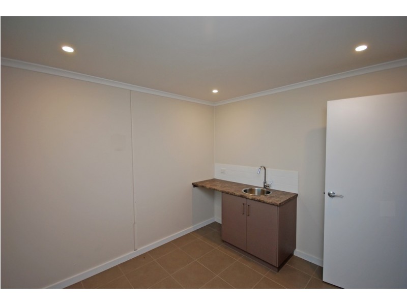 2/33 Laidlaw Drive, Delacombe VIC 3356