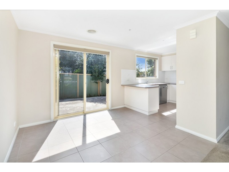 2a Dallas Avenue, Mount Clear VIC 3350