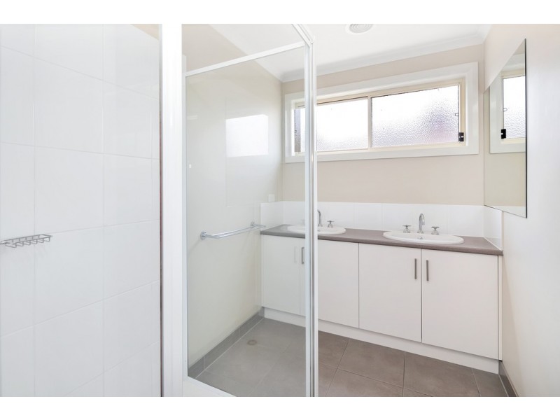 2a Dallas Avenue, Mount Clear VIC 3350