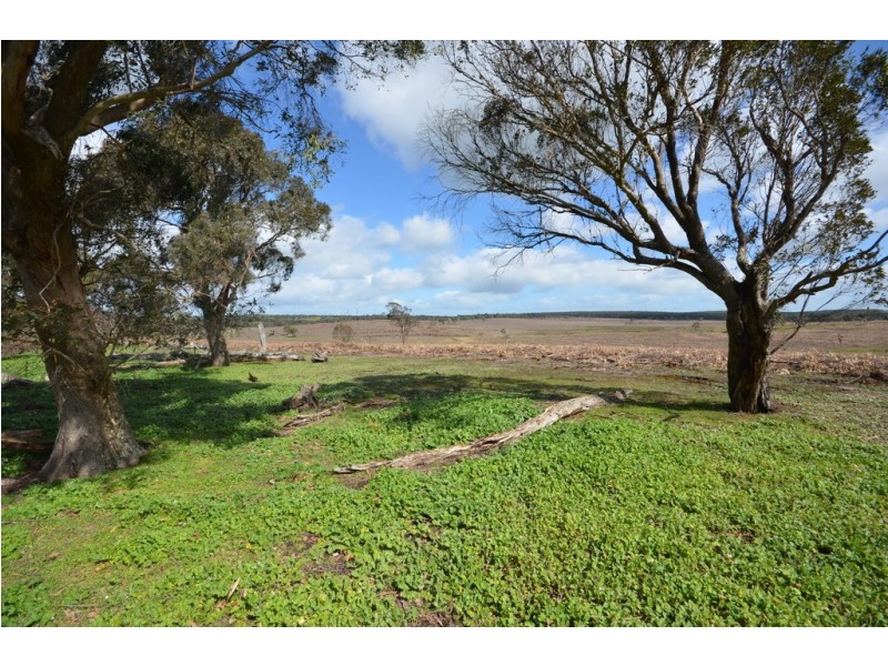 “Aitken” Bunninyong – Mount Mercer Road, Grenville VIC 3352