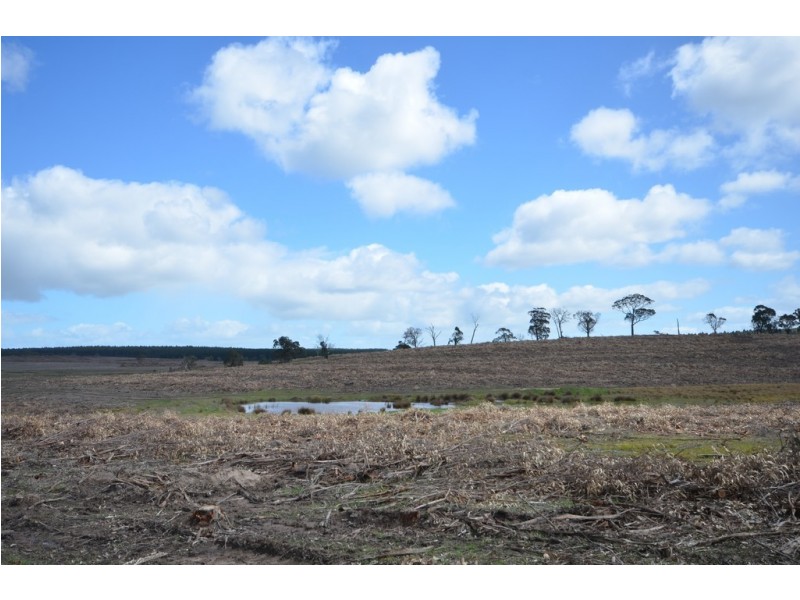 “Aitken” Bunninyong – Mount Mercer Road, Grenville VIC 3352