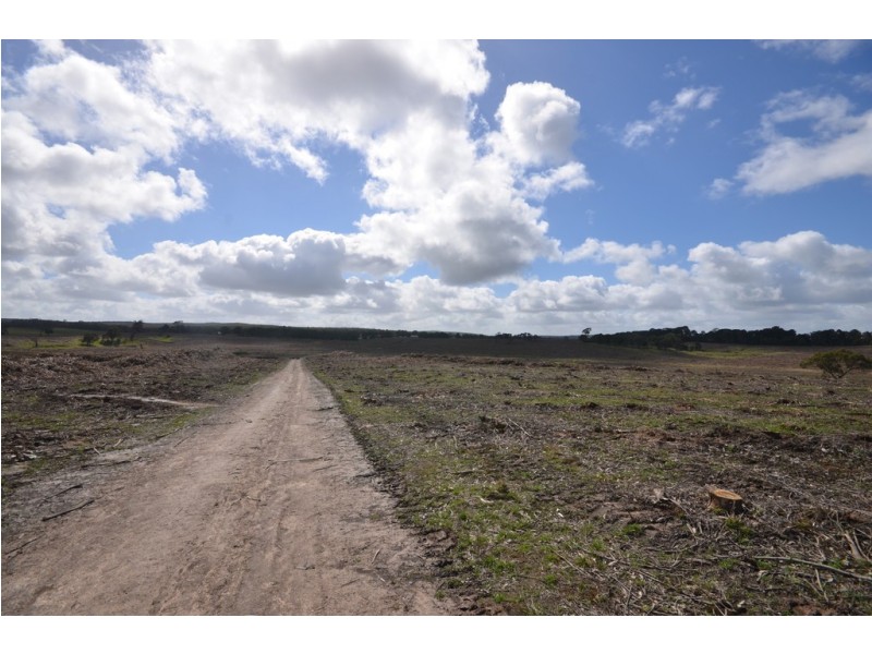 “Aitken” Bunninyong – Mount Mercer Road, Grenville VIC 3352