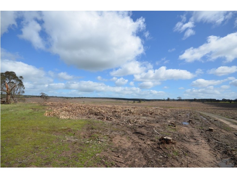 “Aitken” Bunninyong – Mount Mercer Road, Grenville VIC 3352