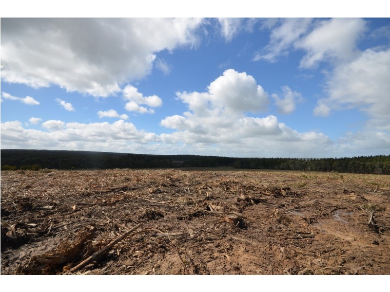 “South” Souths Road, Grenville VIC 3352