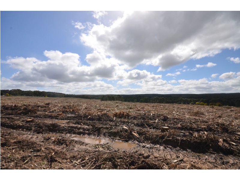 “South” Souths Road, Grenville VIC 3352