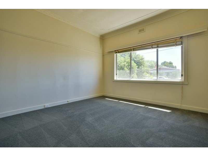 15 Birdwood Avenue, Sebastopol VIC 3356