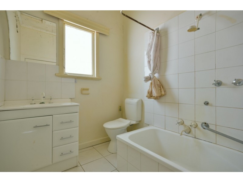 15 Birdwood Avenue, Sebastopol VIC 3356