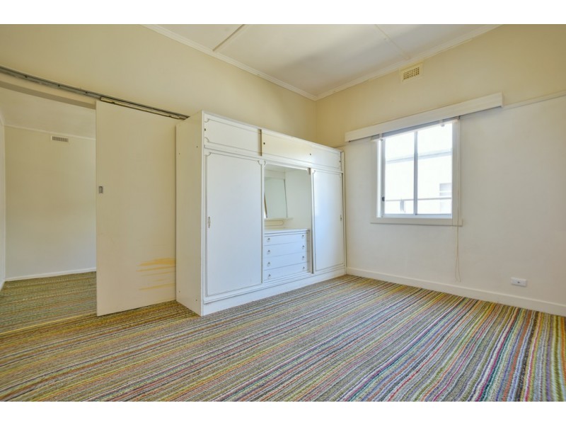 15 Birdwood Avenue, Sebastopol VIC 3356