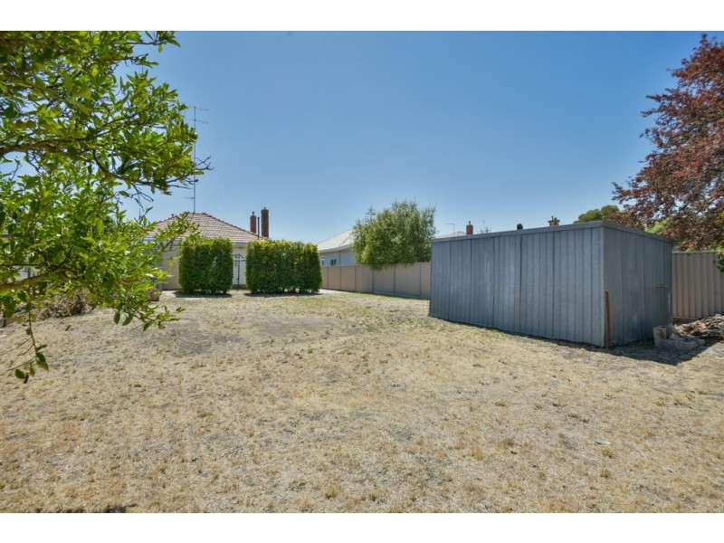 15 Birdwood Avenue, Sebastopol VIC 3356