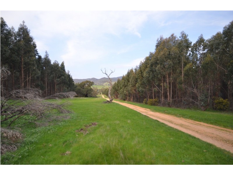 “Dadswell” Buangor – Ben Nevis Road, Warrak VIC 3377