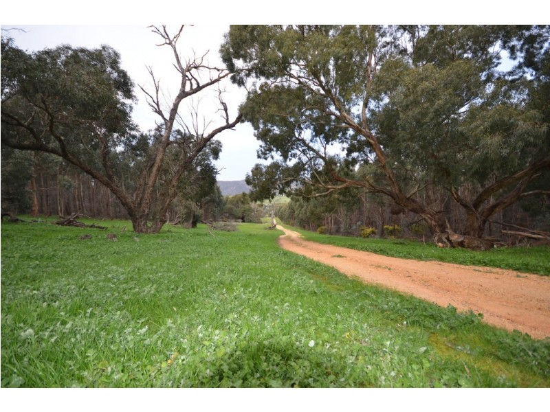 “Dadswell” Buangor – Ben Nevis Road, Warrak VIC 3377