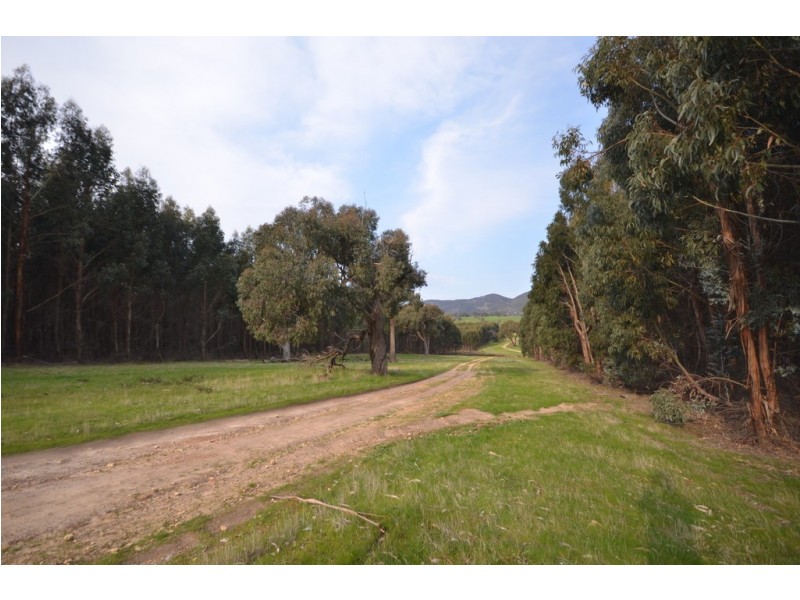“Dadswell” Buangor – Ben Nevis Road, Warrak VIC 3377