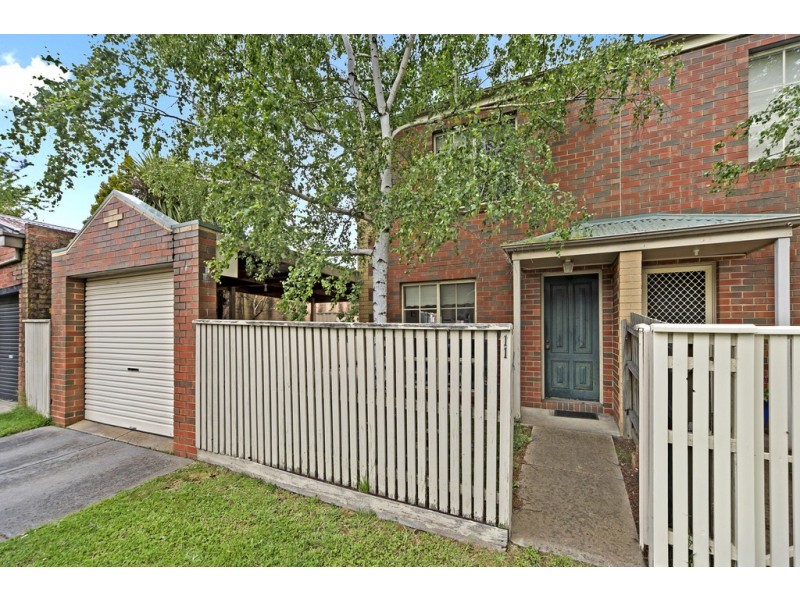 11 Redan Street, Newington VIC 3350