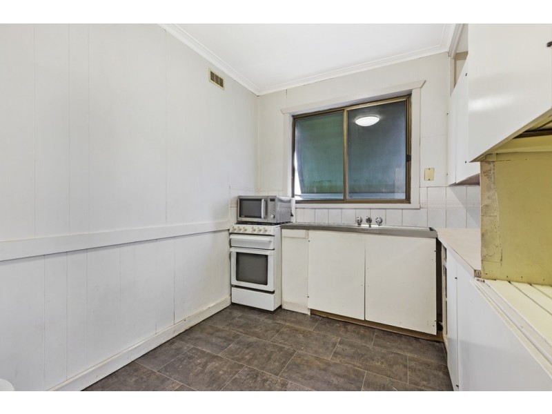 8 Boronia Grove, Wendouree VIC 3355