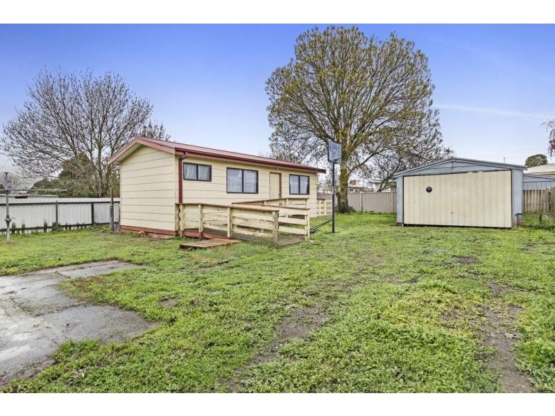 8 Boronia Grove, Wendouree VIC 3355