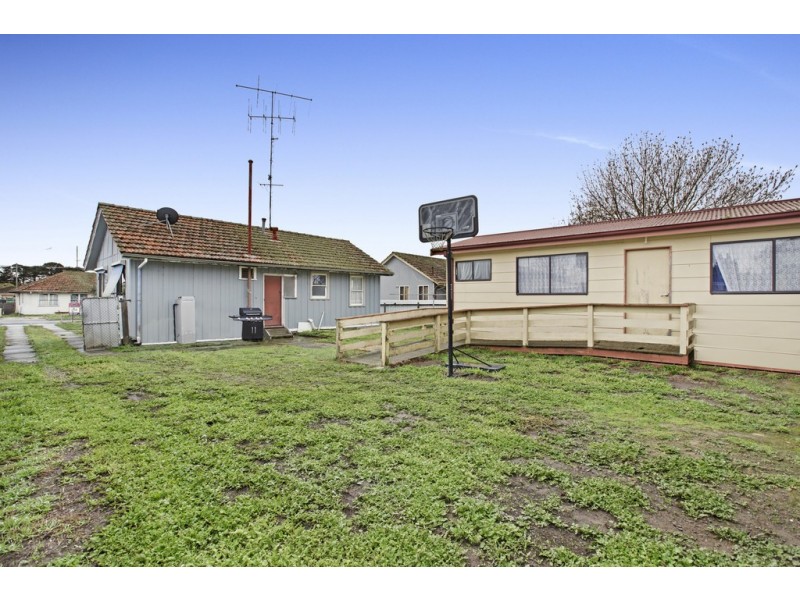 8 Boronia Grove, Wendouree VIC 3355