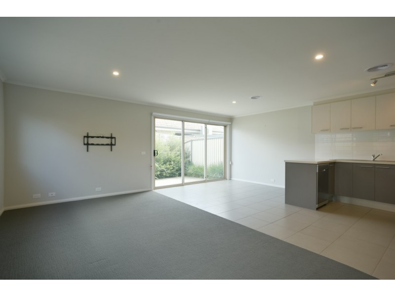 21 Ron Court, Canadian VIC 3350