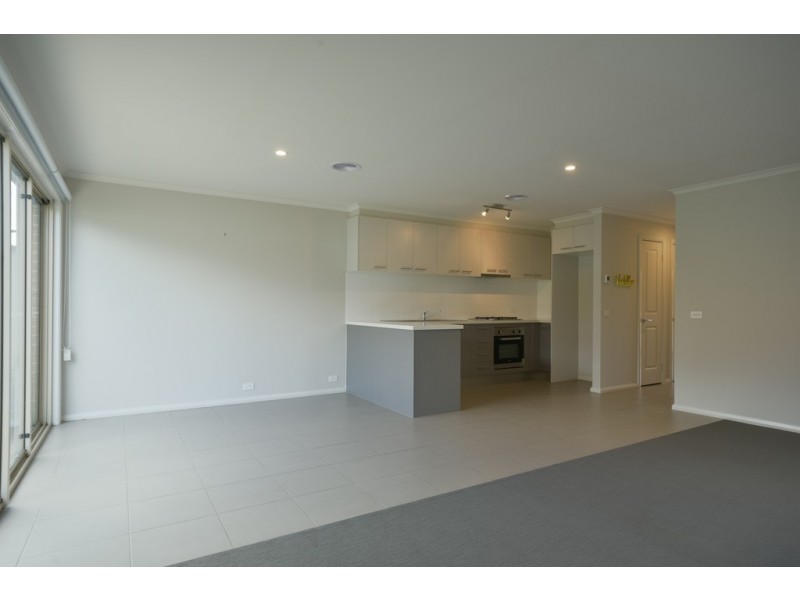 21 Ron Court, Canadian VIC 3350