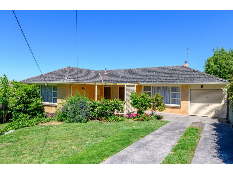 11 Hillside Drive, Ballarat North VIC 3350