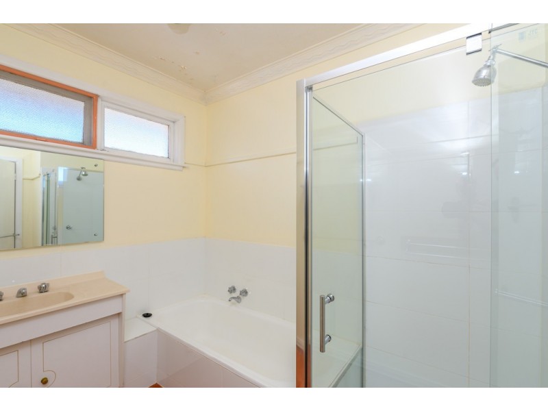 11 Hillside Drive, Ballarat North VIC 3350