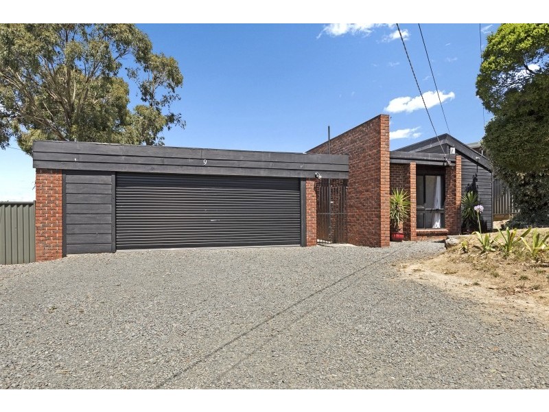 7-9 Hale Avenue, Mount Clear VIC 3350