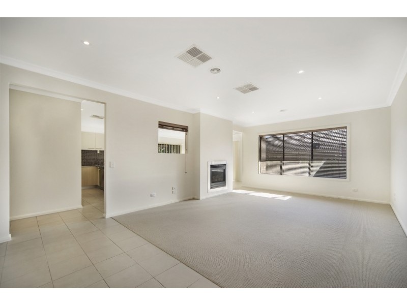 21 Macarthur Park Boulevard, Miners Rest VIC 3352
