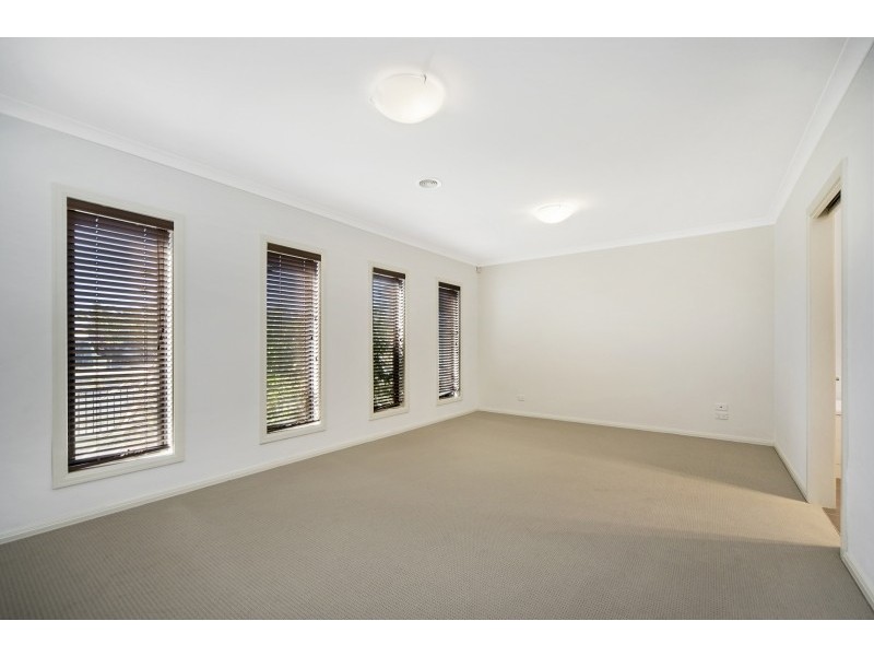 21 Macarthur Park Boulevard, Miners Rest VIC 3352