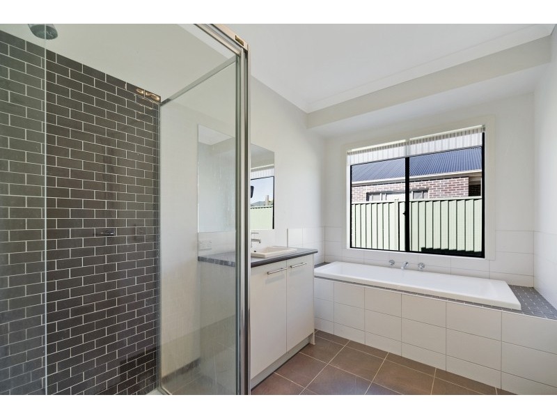21 Macarthur Park Boulevard, Miners Rest VIC 3352