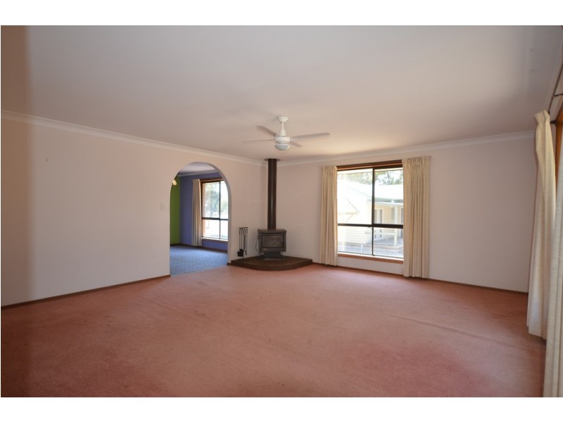 27 Mountain View Street, Avoca VIC 3467