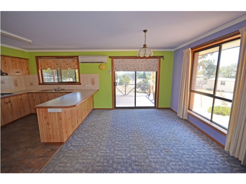 27 Mountain View Street, Avoca VIC 3467