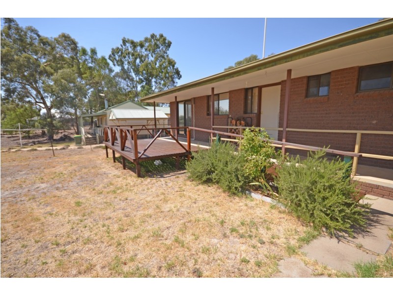 27 Mountain View Street, Avoca VIC 3467