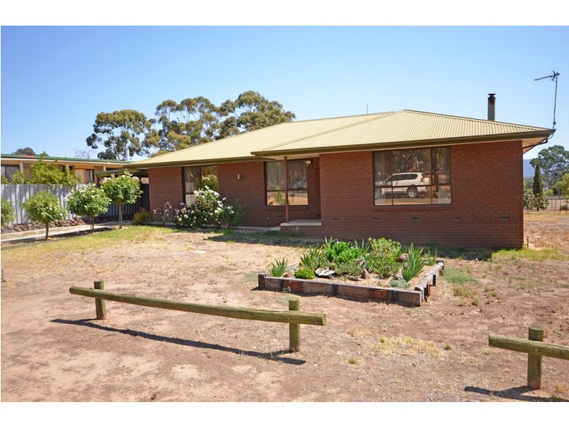 27 Mountain View Street, Avoca VIC 3467