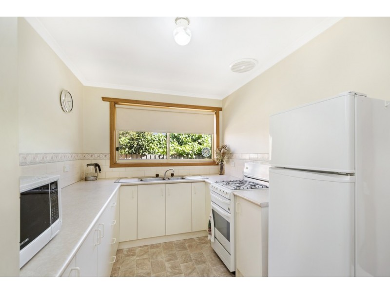 2/199 Yarrowee Street, Sebastopol VIC 3356