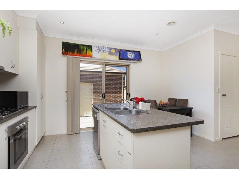 4/740 Geelong Road, Canadian VIC 3350