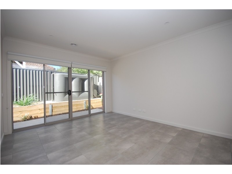 2/111 Leith Street, Redan VIC 3350