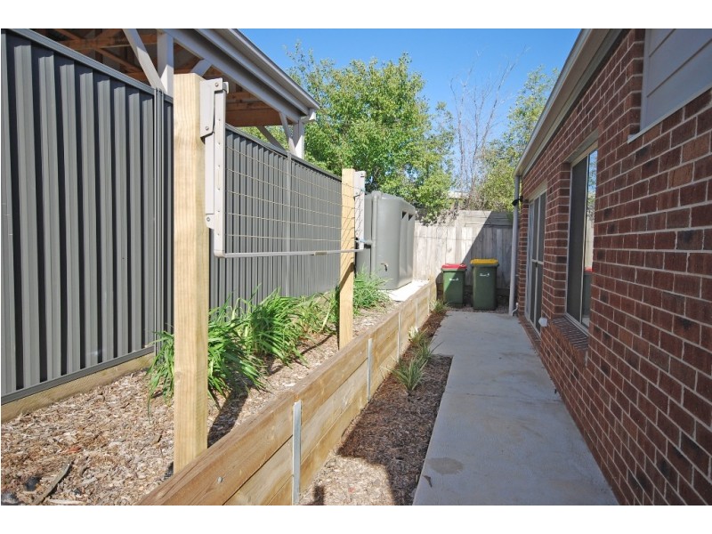 2/111 Leith Street, Redan VIC 3350