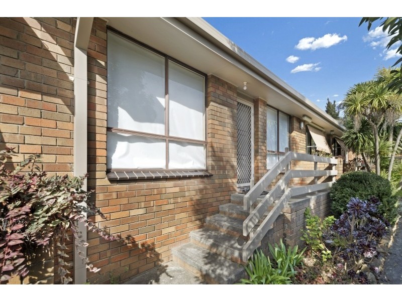 15/10 Simpson Street, Black Hill VIC 3350