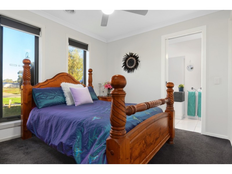 27 Horwood Drive, Canadian VIC 3350