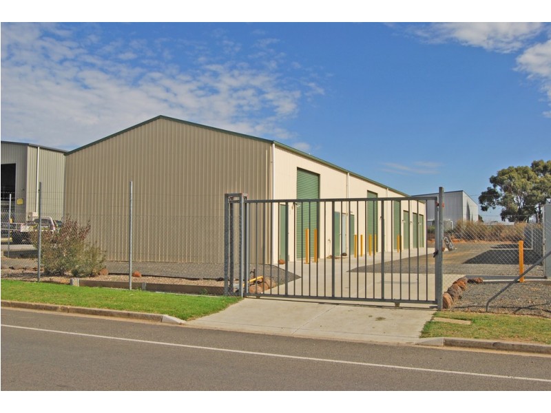 2/34 Butt Street, Canadian VIC 3350