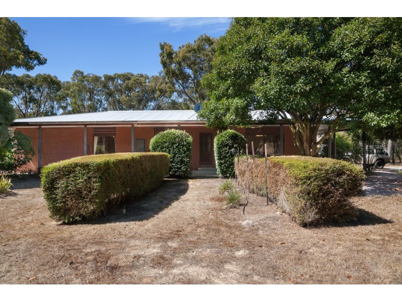 83 Rowlers Road, Snake Valley VIC 3351