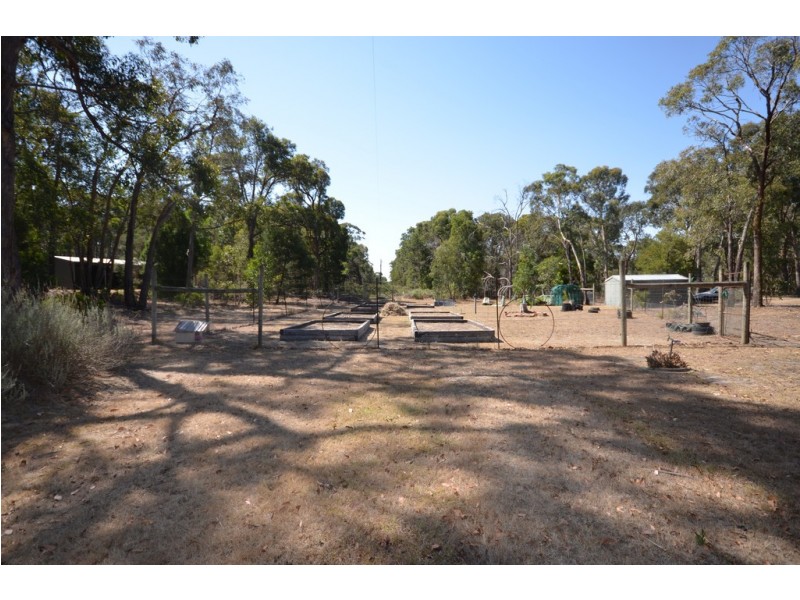 83 Rowlers Road, Snake Valley VIC 3351