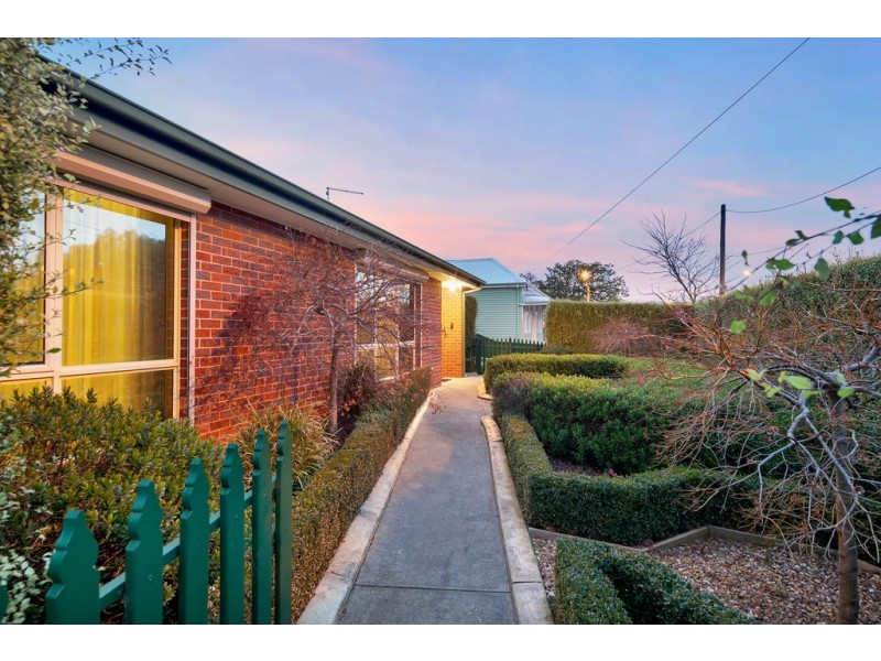 1/232 Humffray Street North, Brown Hill VIC 3350