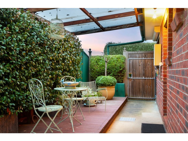 1/232 Humffray Street North, Brown Hill VIC 3350