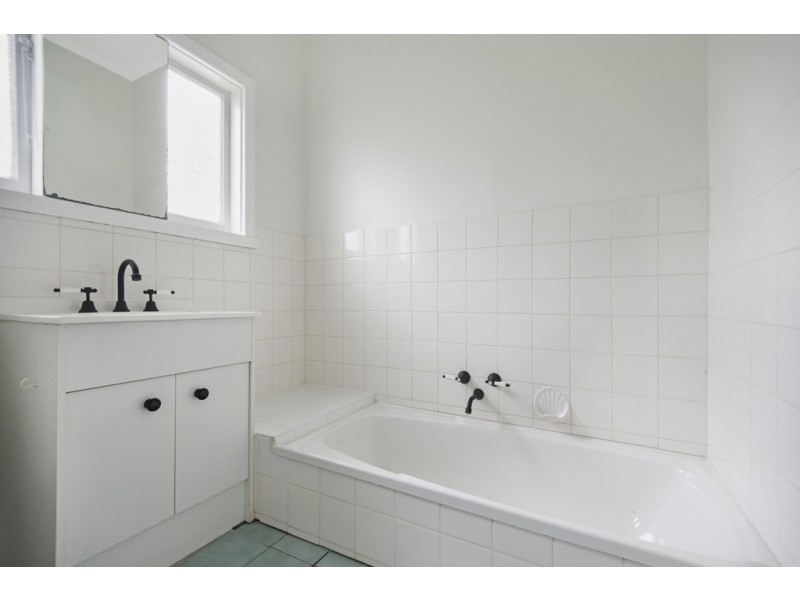 4 Collard Street, Newington VIC 3350