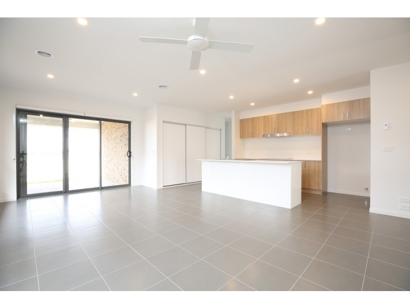 93 Ascot Gardens Drive, Delacombe VIC 3356