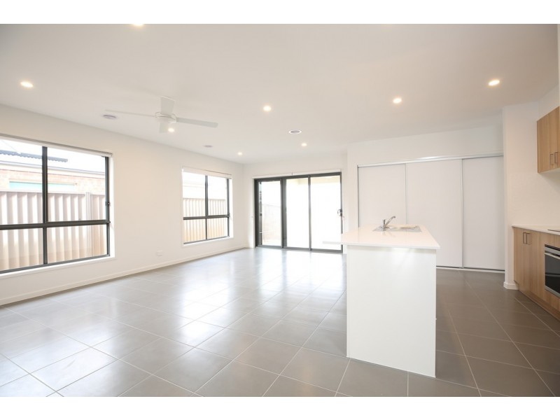 93 Ascot Gardens Drive, Delacombe VIC 3356