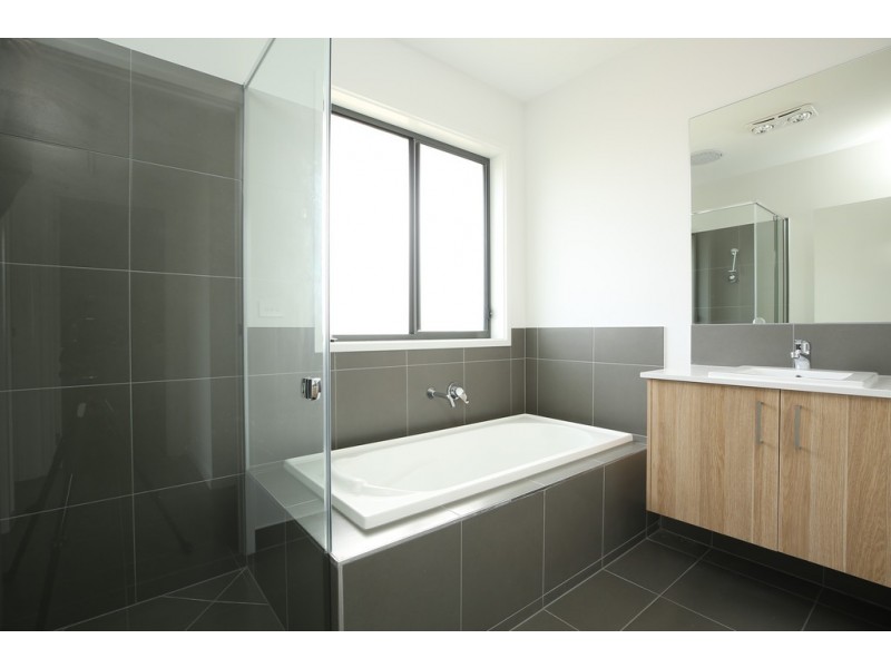 93 Ascot Gardens Drive, Delacombe VIC 3356